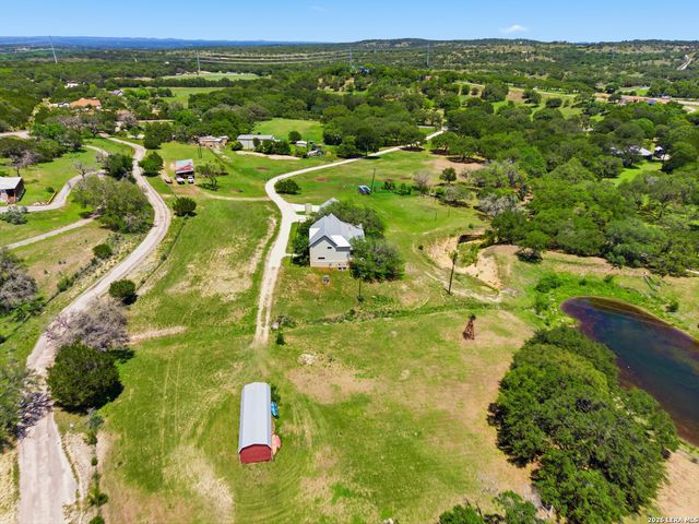 8 WALNUT GROVE RD, Boerne, TX 78006