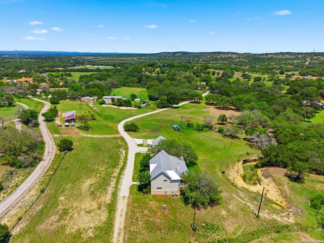 8 WALNUT GROVE RD, Boerne, TX 78006