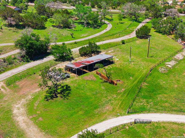 8 WALNUT GROVE RD, Boerne, TX 78006