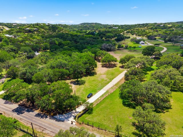 8 WALNUT GROVE RD, Boerne, TX 78006