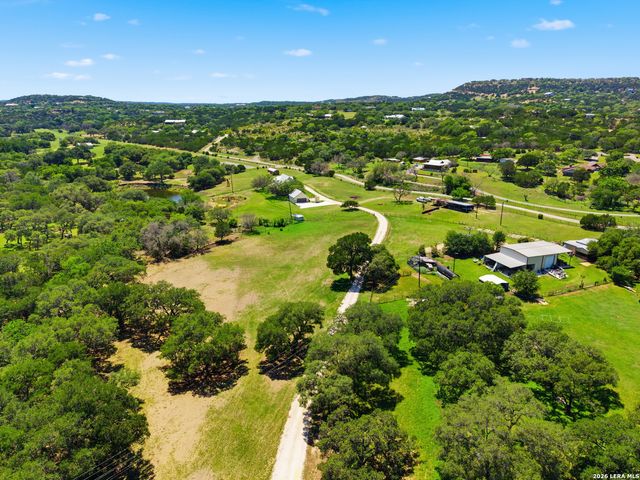 8 WALNUT GROVE RD, Boerne, TX 78006