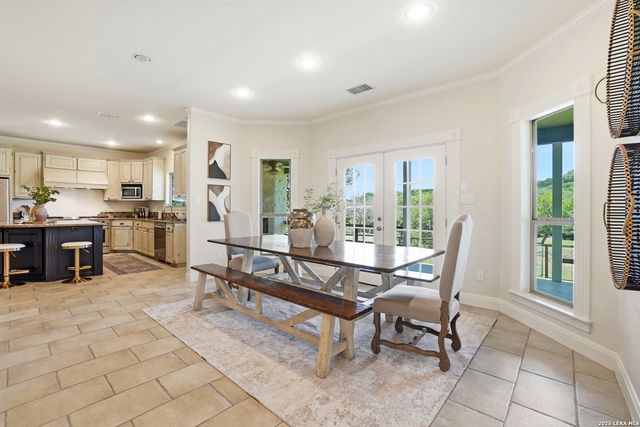 8 WALNUT GROVE RD, Boerne, TX 78006