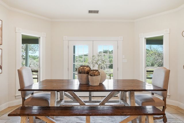 8 WALNUT GROVE RD, Boerne, TX 78006
