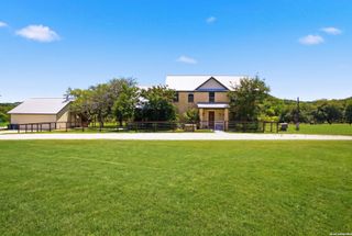8 WALNUT GROVE RD, Boerne, TX 78006
