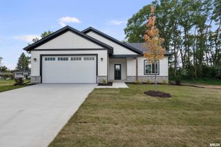 4730 WILLOW Circle, Davenport, IA 52806