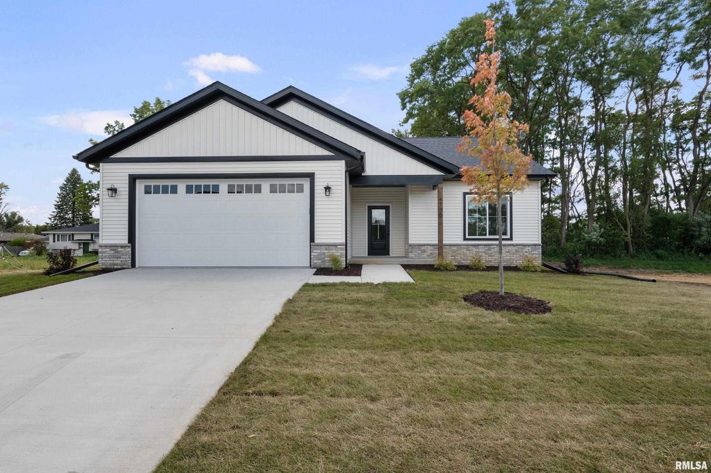 4730 WILLOW Circle, Davenport, IA 52806