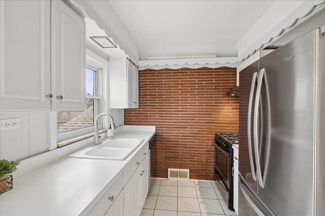 1249 Highridge Parkway, Westchester, IL 60154