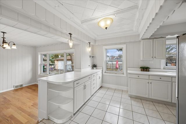 1249 Highridge Parkway, Westchester, IL 60154