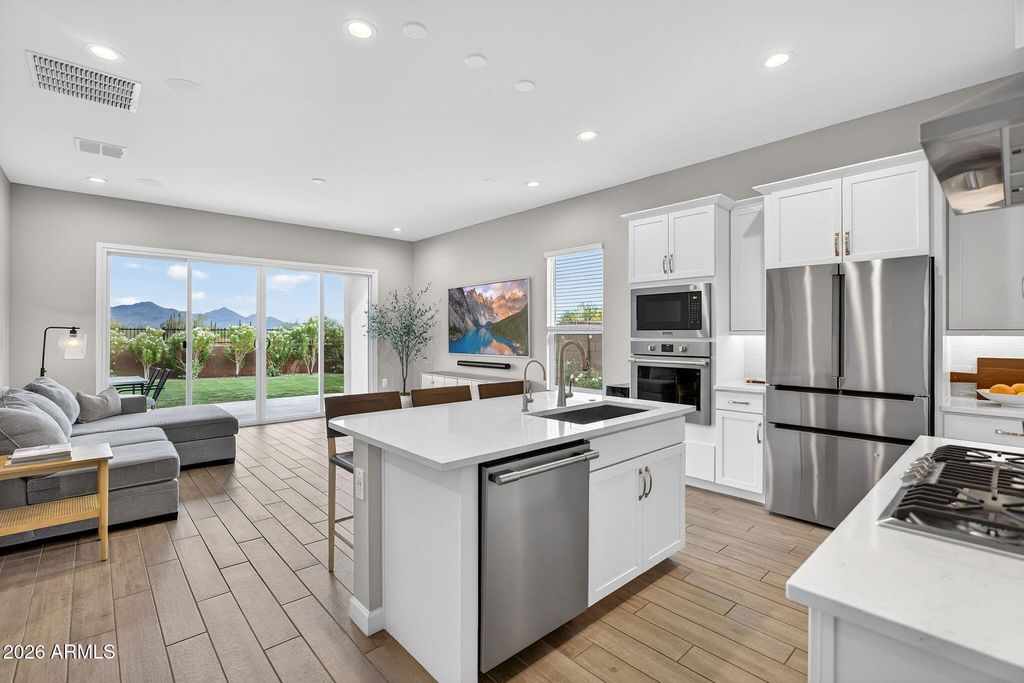 Image 15 of property listing at 21931 N 62ND Street, Phoenix, AZ 85054