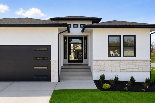 4701 SE Claude Court, Blue Springs, MO 64014