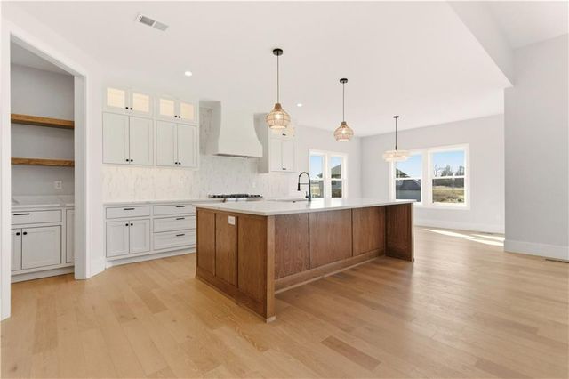 4701 SE Claude Court, Blue Springs, MO 64014