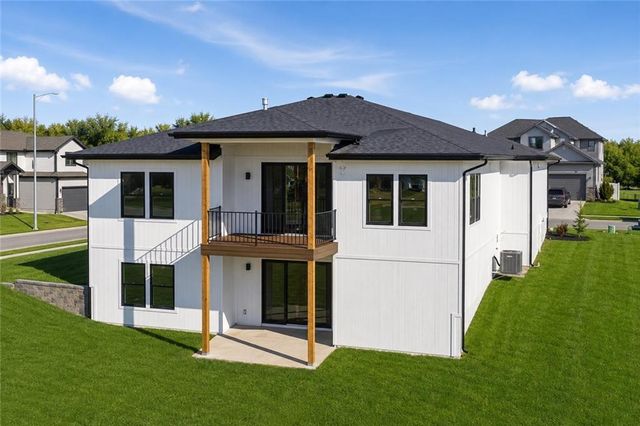 4701 SE Claude Court, Blue Springs, MO 64014