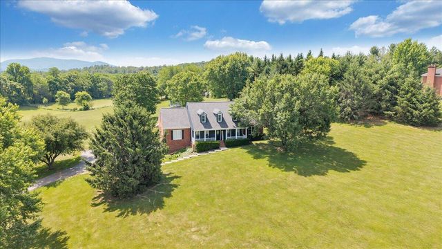 144 E Arrowhead CT, Troutville, VA 24175