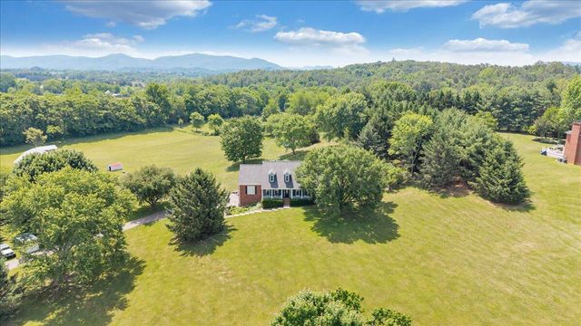 144 E Arrowhead CT, Troutville, VA 24175