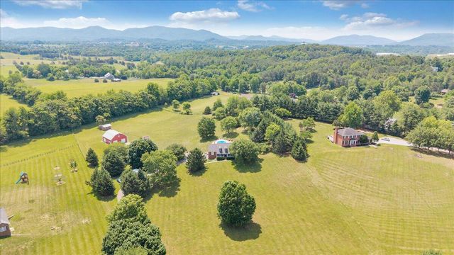144 E Arrowhead CT, Troutville, VA 24175