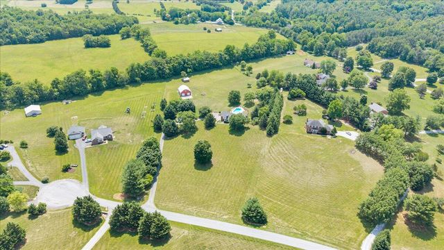 144 E Arrowhead CT, Troutville, VA 24175
