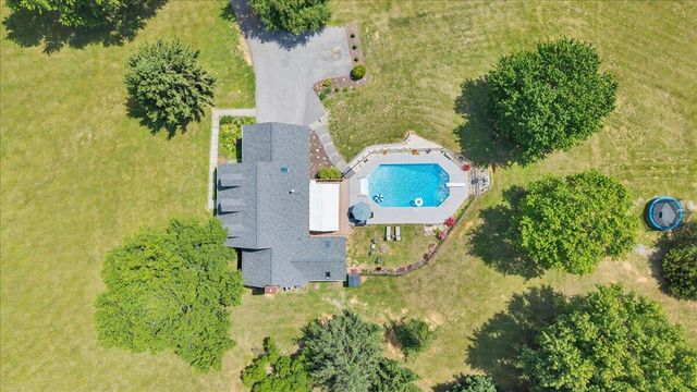 144 E Arrowhead CT, Troutville, VA 24175