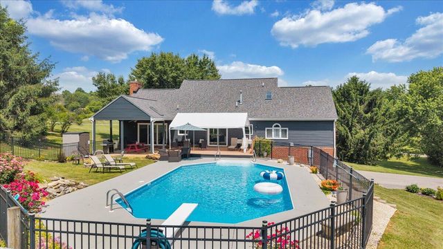 144 E Arrowhead CT, Troutville, VA 24175