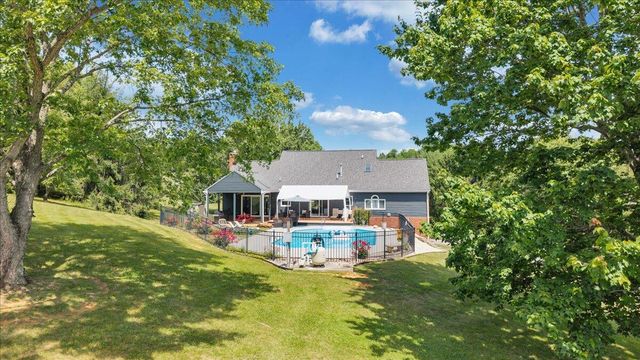 144 E Arrowhead CT, Troutville, VA 24175