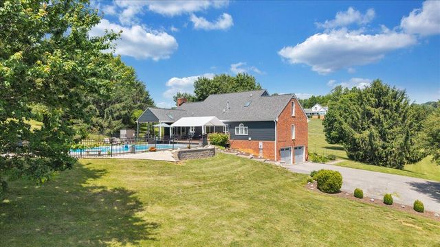 144 E Arrowhead CT, Troutville, VA 24175