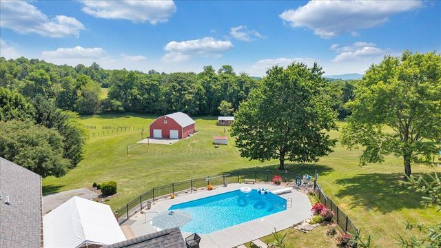 144 E Arrowhead CT, Troutville, VA 24175