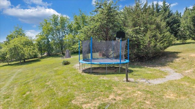 144 E Arrowhead CT, Troutville, VA 24175