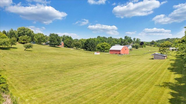 144 E Arrowhead CT, Troutville, VA 24175