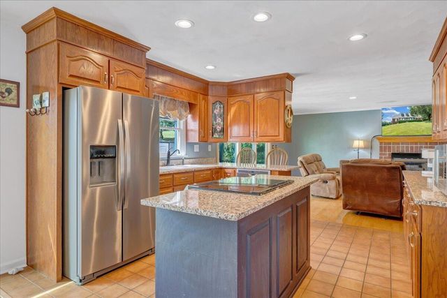 144 E Arrowhead CT, Troutville, VA 24175