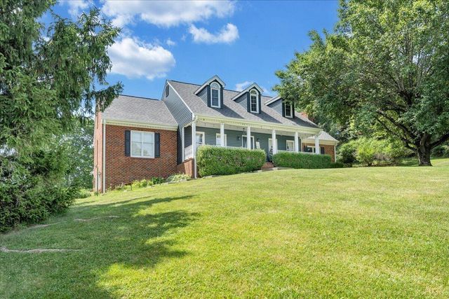 144 E Arrowhead CT, Troutville, VA 24175