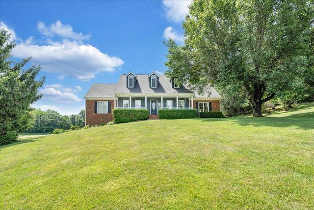 144 E Arrowhead CT, Troutville, VA 24175