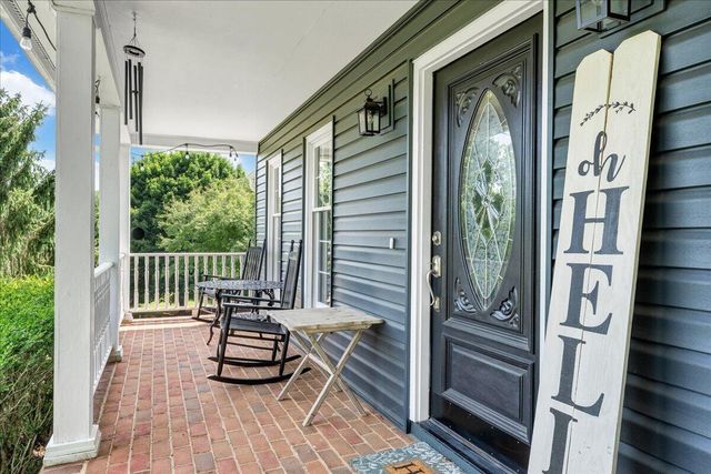 144 E Arrowhead CT, Troutville, VA 24175