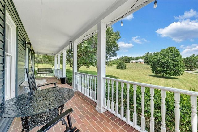 144 E Arrowhead CT, Troutville, VA 24175