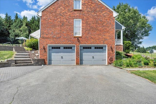 144 E Arrowhead CT, Troutville, VA 24175