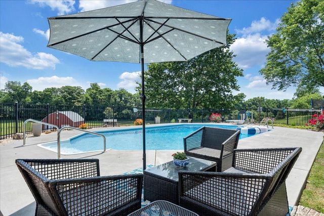 144 E Arrowhead CT, Troutville, VA 24175