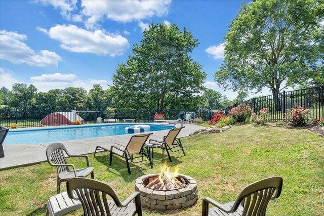 144 E Arrowhead CT, Troutville, VA 24175