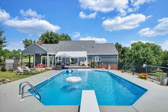 144 E Arrowhead CT, Troutville, VA 24175