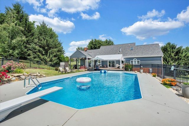 144 E Arrowhead CT, Troutville, VA 24175
