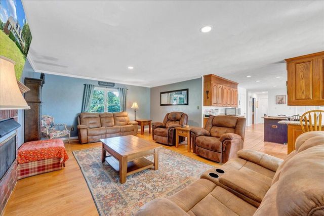 144 E Arrowhead CT, Troutville, VA 24175