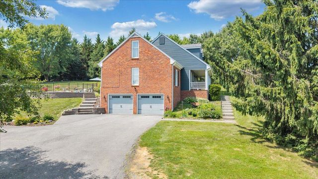 144 E Arrowhead CT, Troutville, VA 24175