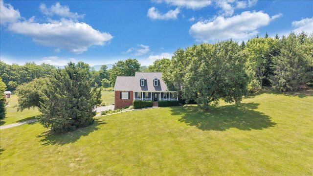 144 E Arrowhead CT, Troutville, VA 24175