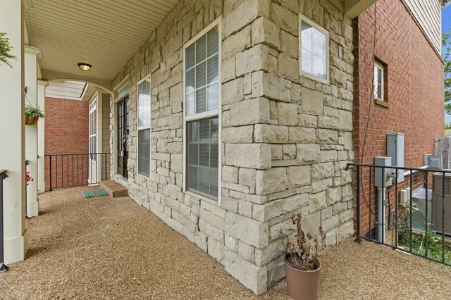 1075 Mansker Farm Blvd, Hendersonville, TN 37075