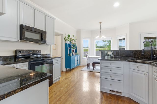 1075 Mansker Farm Blvd, Hendersonville, TN 37075