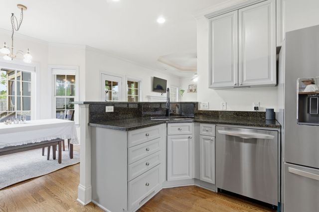 1075 Mansker Farm Blvd, Hendersonville, TN 37075