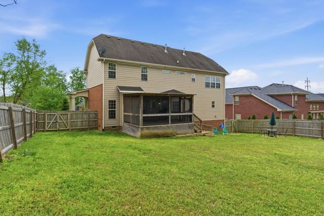 1075 Mansker Farm Blvd, Hendersonville, TN 37075