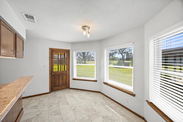 2348 Shalmar Drive, West Columbia, TX 77486