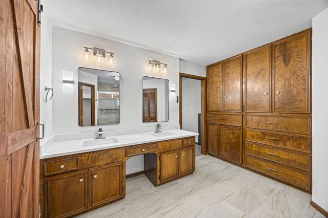 2348 Shalmar Drive, West Columbia, TX 77486