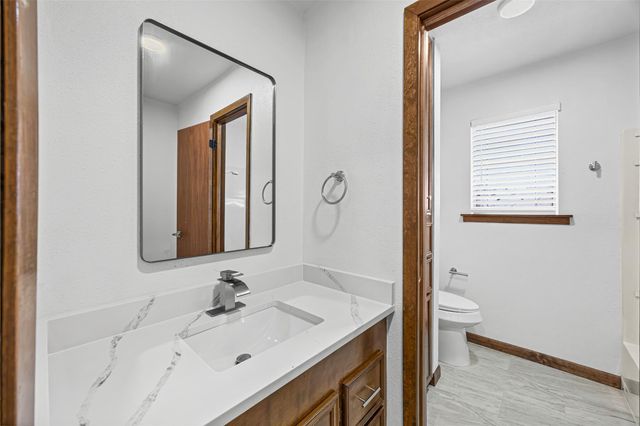 2348 Shalmar Drive, West Columbia, TX 77486