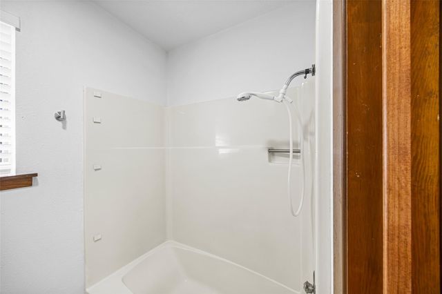 2348 Shalmar Drive, West Columbia, TX 77486