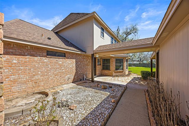 2348 Shalmar Drive, West Columbia, TX 77486