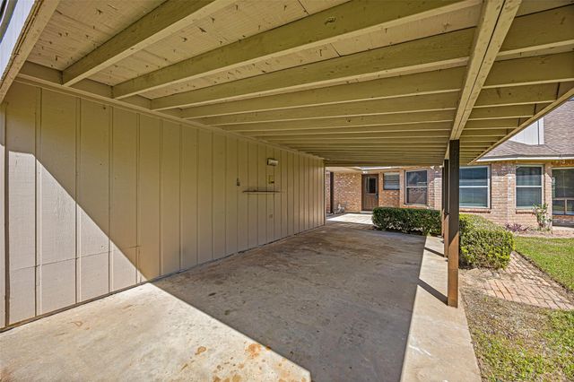 2348 Shalmar Drive, West Columbia, TX 77486